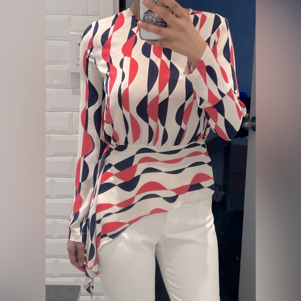 BCBG Max Azria blouse. Multicolour white with pink/purple. Size small